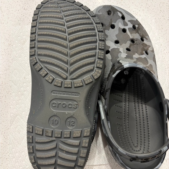 Crocs Camouflage Clogs - Picture 5 of 5